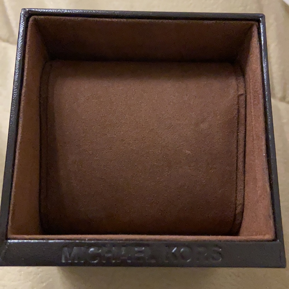 Michael Kors Watch Box - Picture 2 of 5
